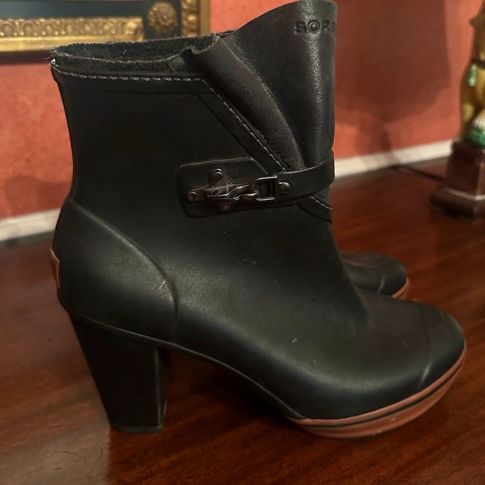 Sorel high heel adjustable rain boot